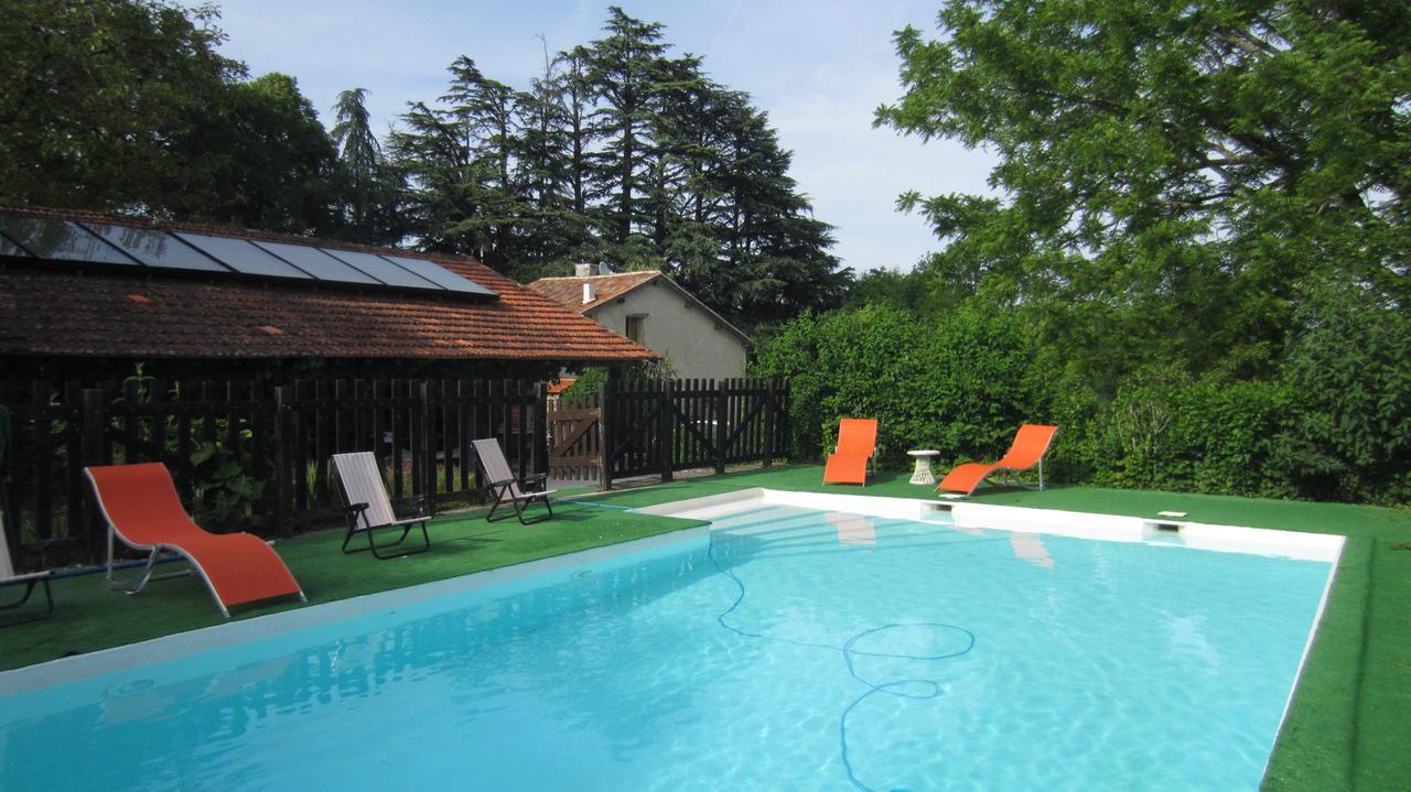 Bed and Breakfast Domaine De Puytirel Champagne-et-Fontaine Экстерьер фото